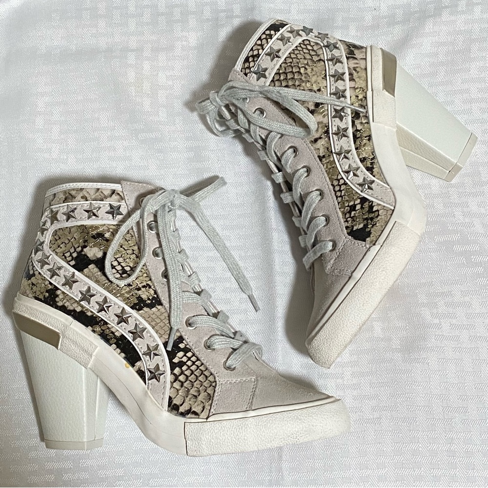 VINTAGE HAVANA SNAKE SKIN ANKLE BOOTIES NWOT